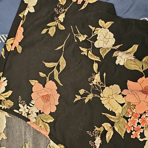 Lavish Black and Pink Floral Blouse - Picture 4 of 7